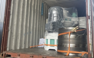 2套160kw星空体验下载官网发往东南亚，生产线已装车，准备发货