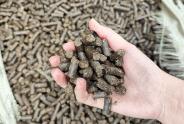 木屑颗粒机将秸秆变废为宝，降碳节能一举两得